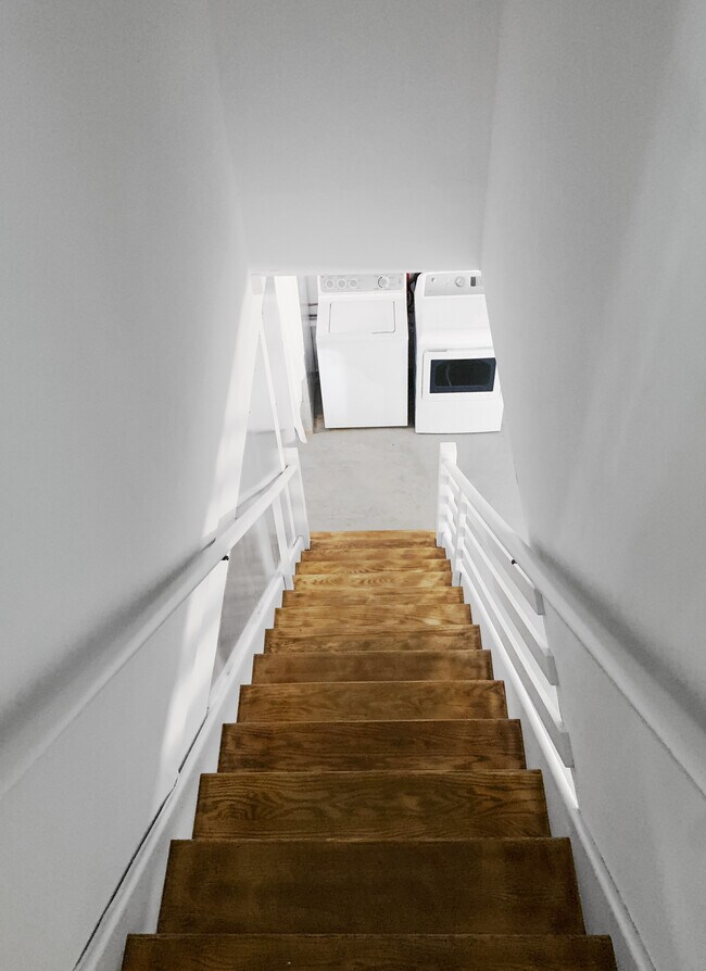 Building Photo - 33 Evergreen Rd