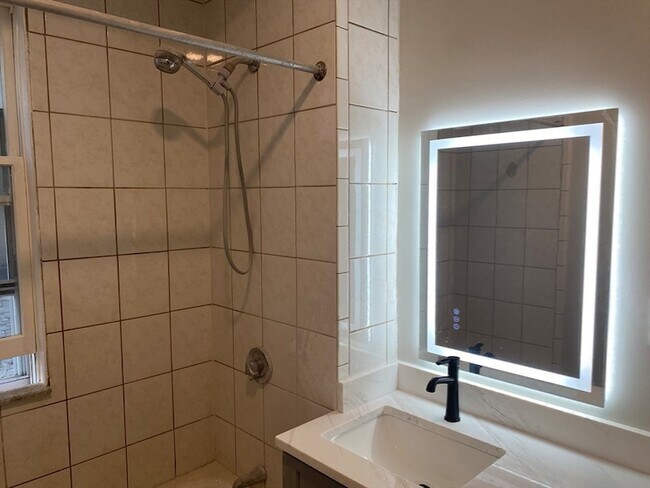 Building Photo - 811 Somerville Ave