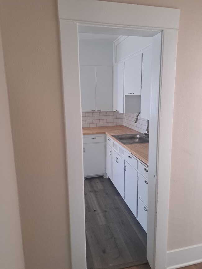 Building Photo - 104 N Farr Rd