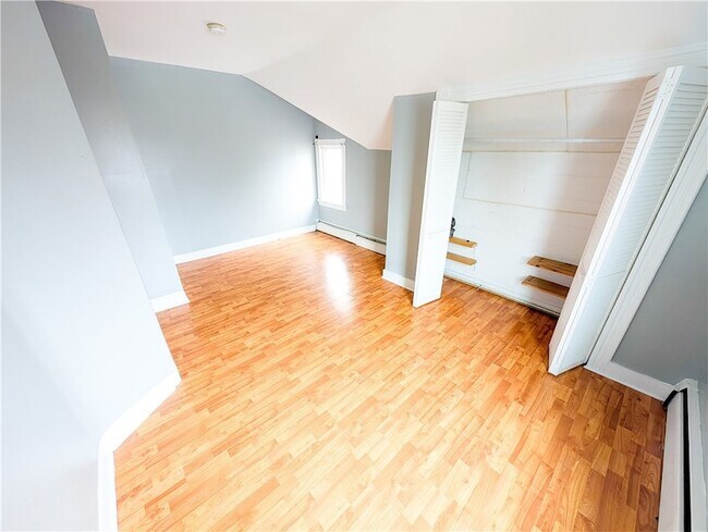 Building Photo - 53 Bancroft St