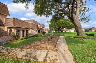 Building Photo - 2825 Camelot Ln