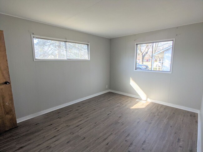 Building Photo - Spacious 3 bed 2 bath in Greenwood!