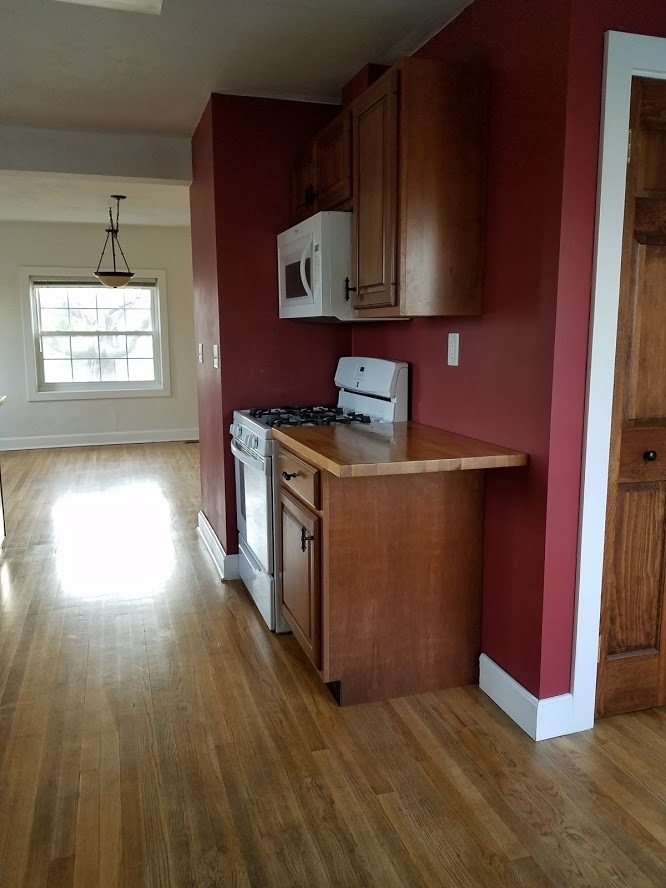kitchen - 3400 Tower Ln