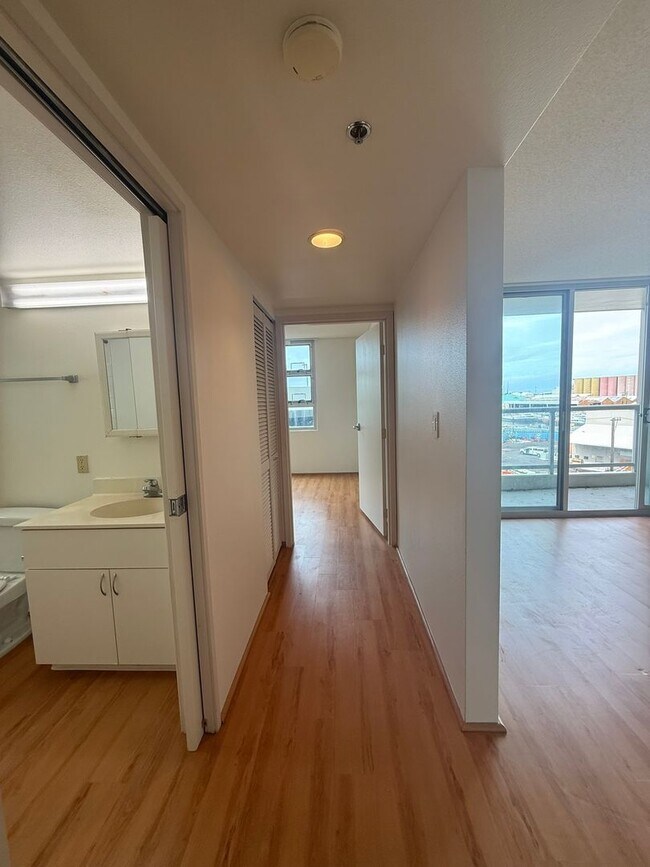 Building Photo - AC in Every Room. TWO Parking Stalls.