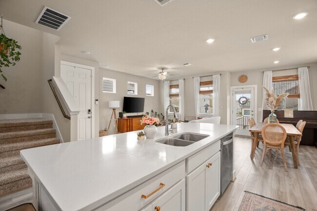 Building Photo - 7400 Travertine Spring Dr