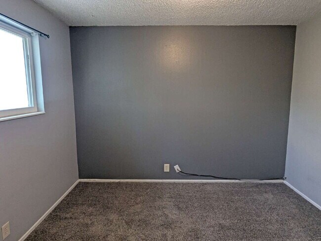 Building Photo - 2 Bed 2 Bath Side by Side