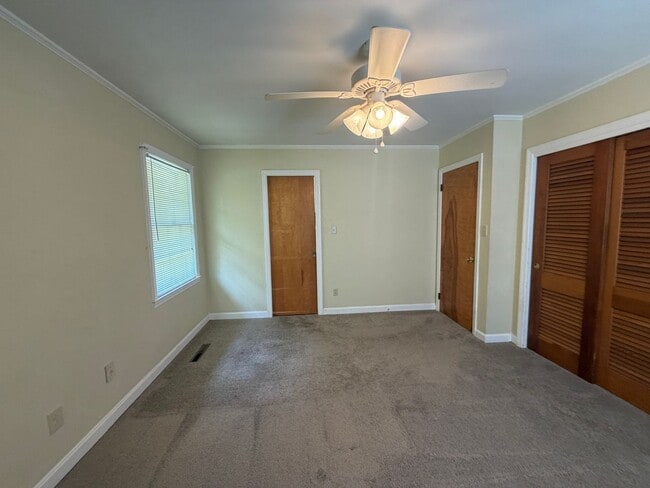 Building Photo - 215 Lesesne Dr