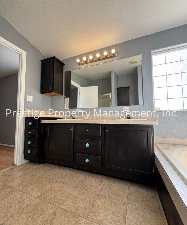 Building Photo - This 4/2 Vail Manufactured Home Is On A 1 Acre Lot!!!