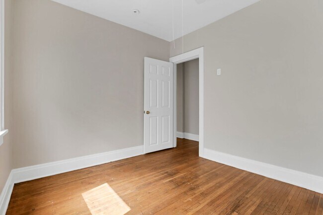 Building Photo - 27-29 S Terrace Ave