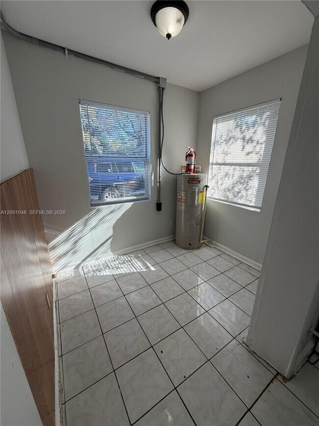 Building Photo - 1444 W 24th St