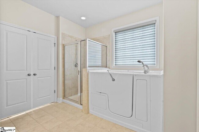 Building Photo - 906 Deephallow Pl