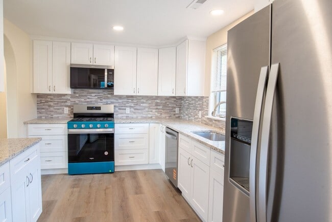 Building Photo - Fully Updated 2 Bed 1 Bath in Woodland Park!