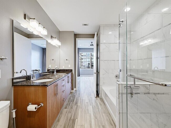 Building Photo - 54 Rainey St