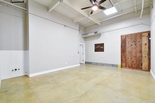 Building Photo - 3363 E Commerce St