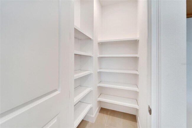 Building Photo - 943 Signet Dr