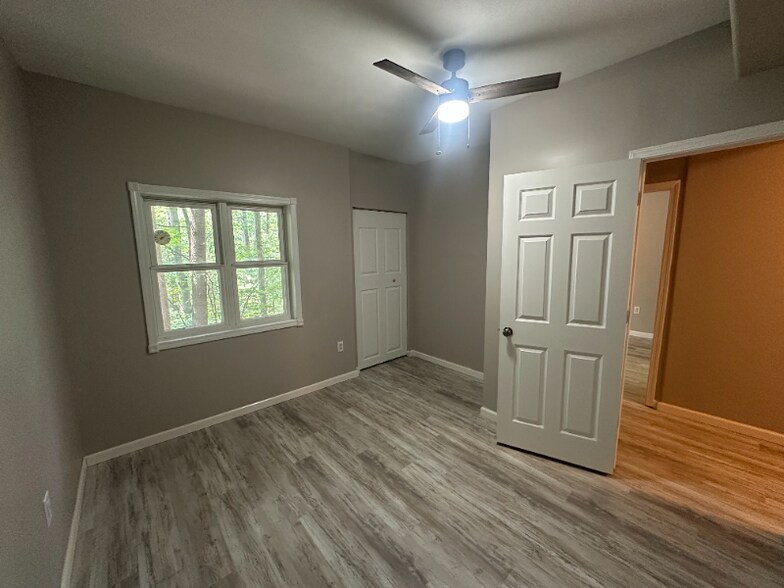 Building Photo - 4033 Sherwood Forest Dr