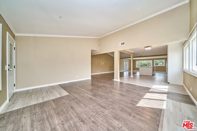 Building Photo - 2660 Conata St