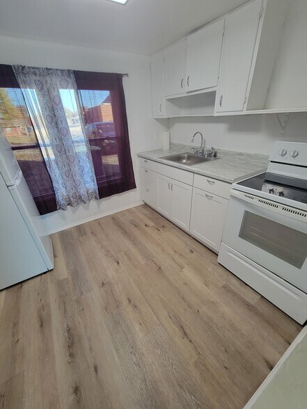 Building Photo - 513 W 7th Ave