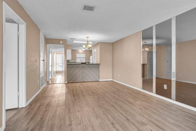 Building Photo - 104 Lakeview Terrace