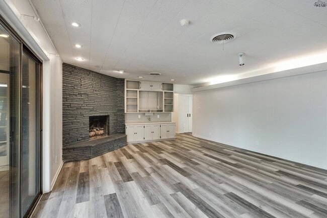 Building Photo - 2108 Granada Dr