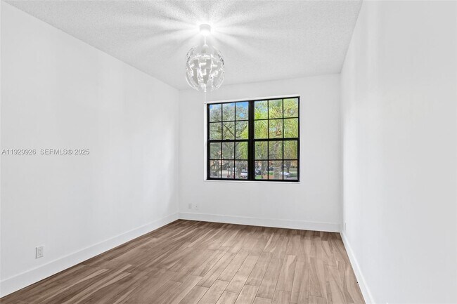 Building Photo - 15569 N Miami Lakeway