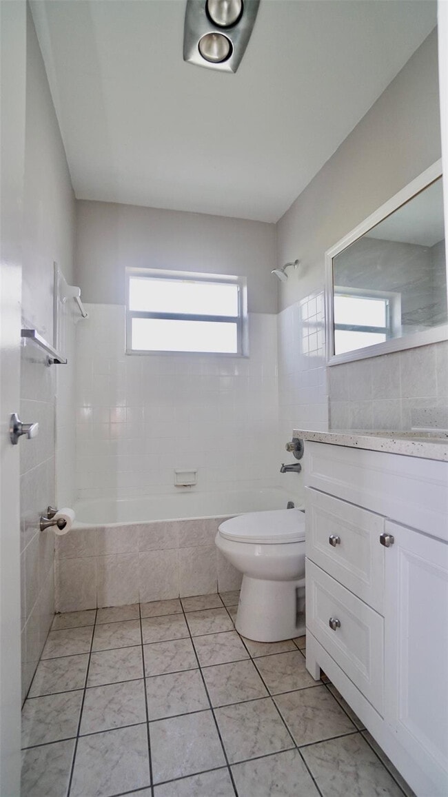 Building Photo - 5908 NW 81st Ave