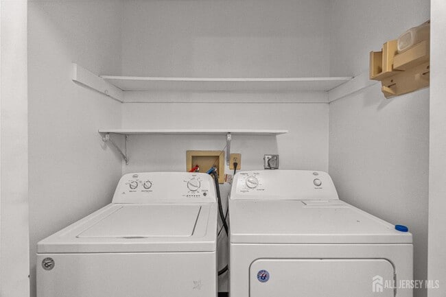 Building Photo - 115 Albury Way