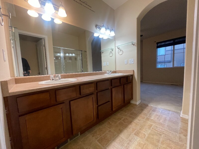 Building Photo - 4717 ROWLAND Heights