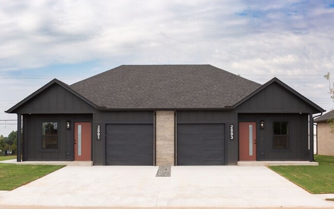 Building Photo - Glenhaven Townhomes