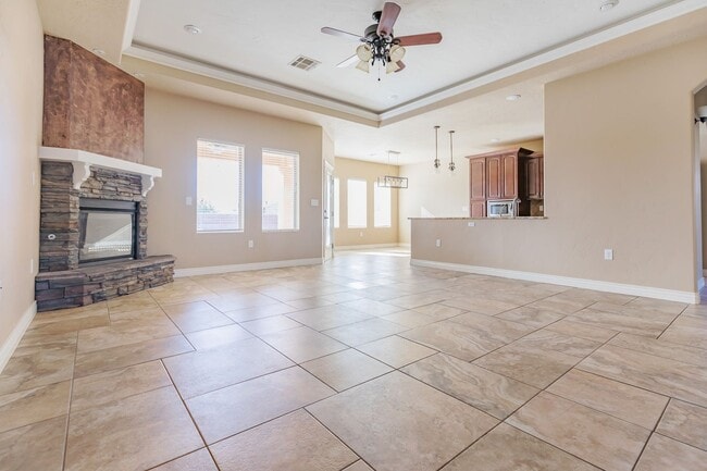 Building Photo - Modern 4 Bedroom 2 Bath Home!