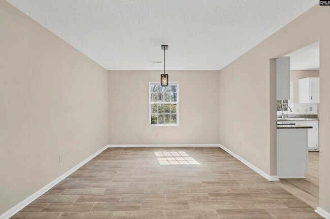 Building Photo - 605 N Donar Dr