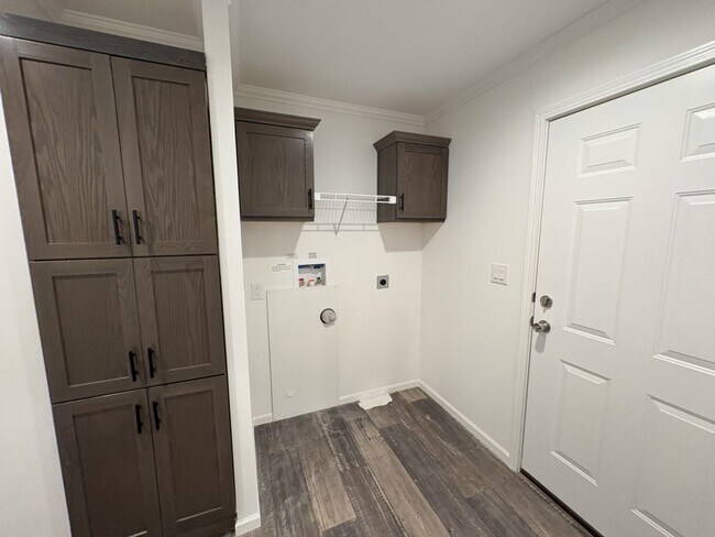 Building Photo - 5045 W Sawgrass Dr