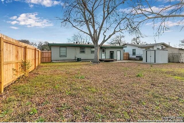 Building Photo - 215 Legion Dr W