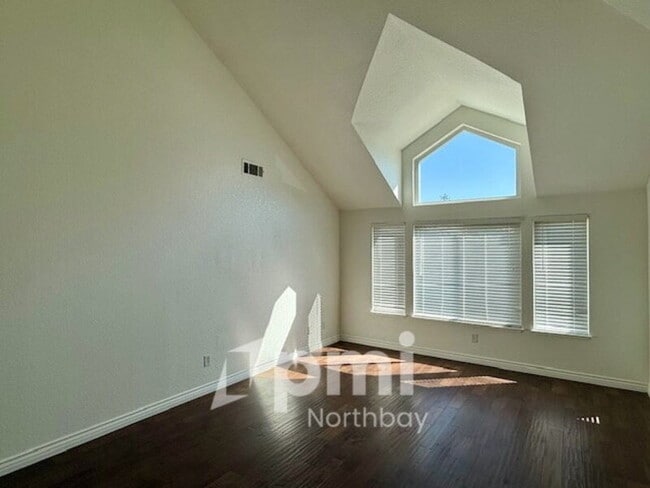 Building Photo - 1126 Meadowlark Dr