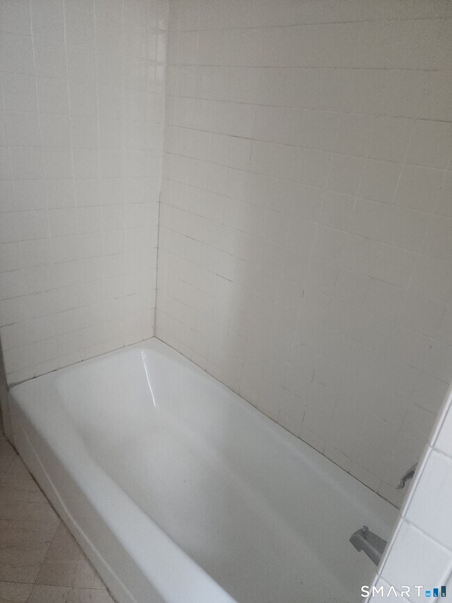 Building Photo - 2744 Main St