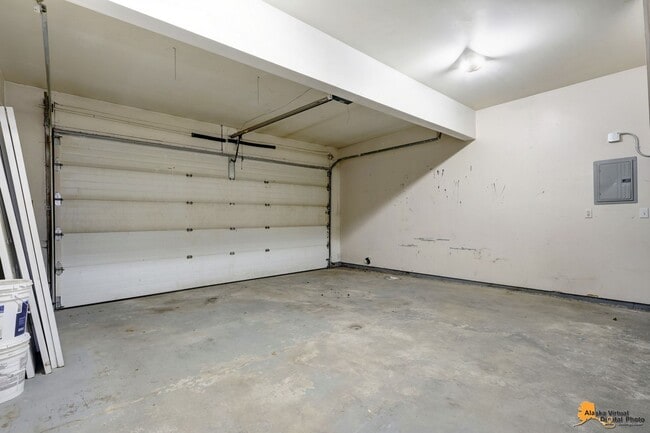 Building Photo - Modern 4-Bedroom Townhome in Desirable Sou...