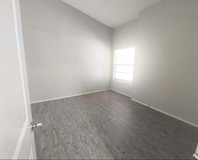 Building Photo - 121 N Troy Ave