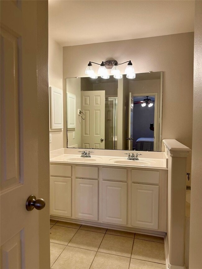 Building Photo - 13559 Fawn Lily Dr