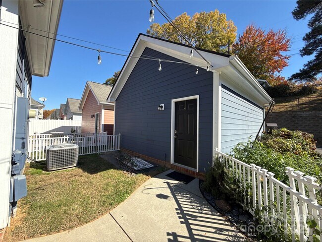 Building Photo - 1903 Lela Avenue