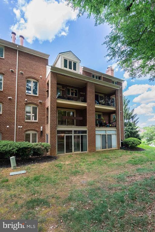 Building Photo - 1809 N Uhle St