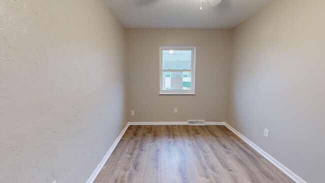 Building Photo - 630 Abbe Rd S