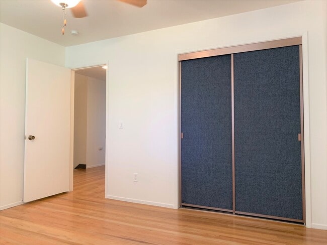 Building Photo - Four Bedroom in Crown Village