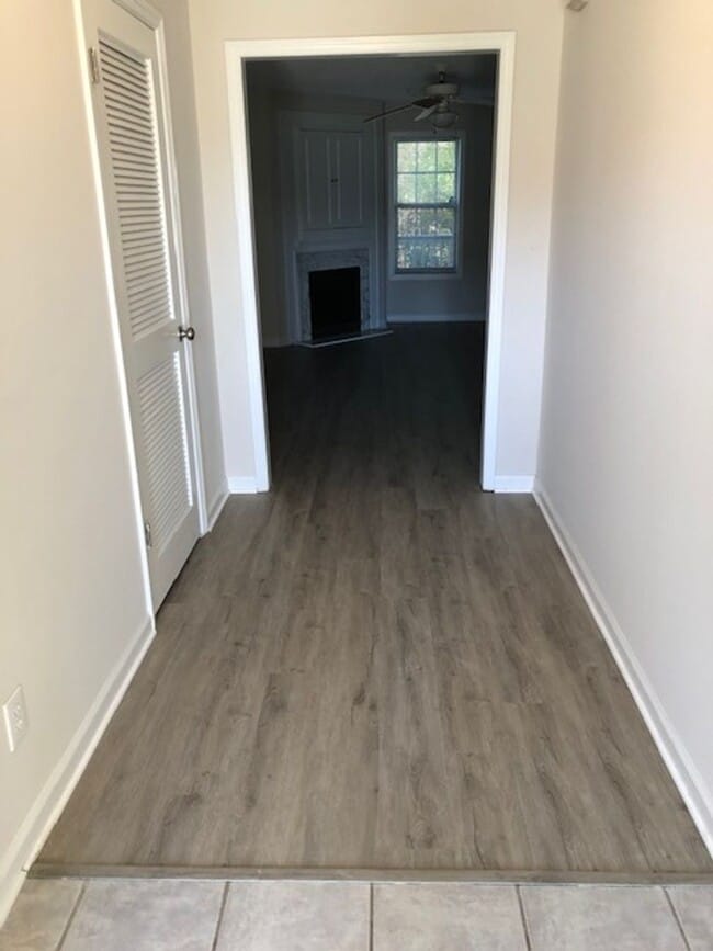 Building Photo - 719 B