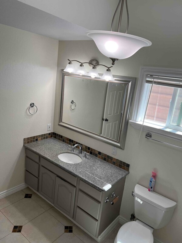 Building Photo - 139 Roslyn Dr