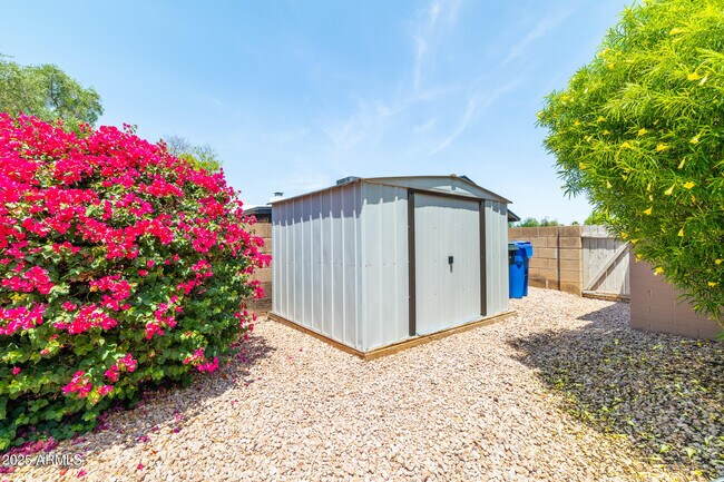 Building Photo - 2847 E Acoma Dr