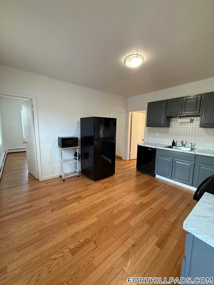 Building Photo - 155 Centre St