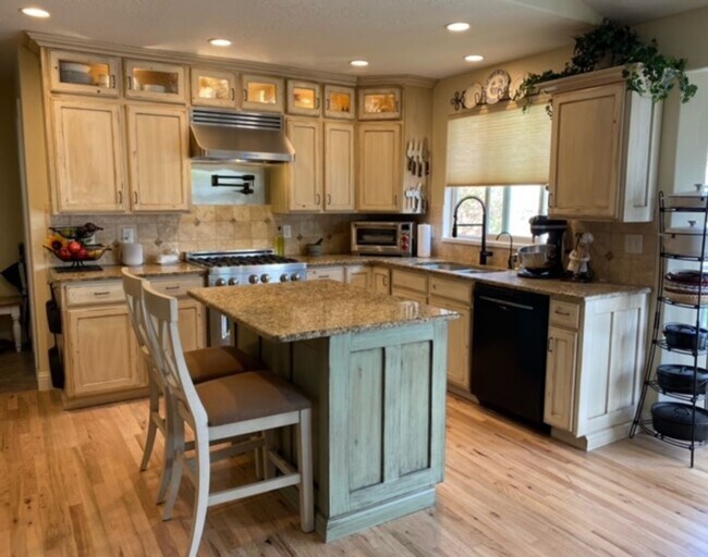 Building Photo - Payson Home