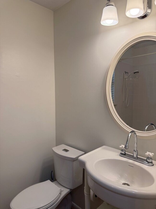 Building Photo - 9106 Rockcrest Cir