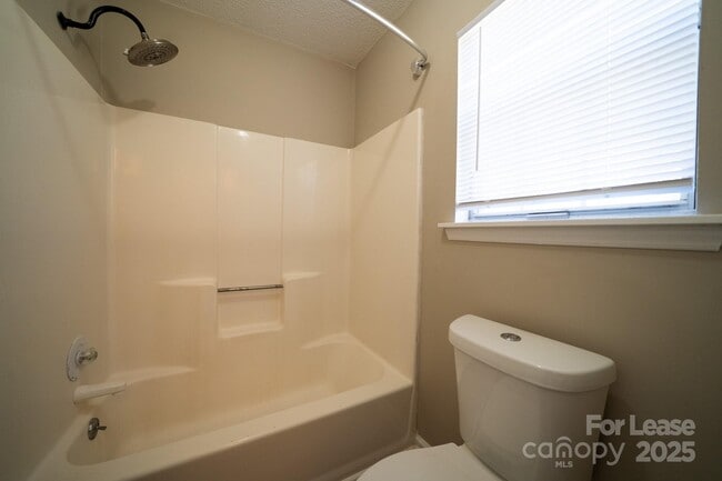 Building Photo - 2219 Heather Glen Ln