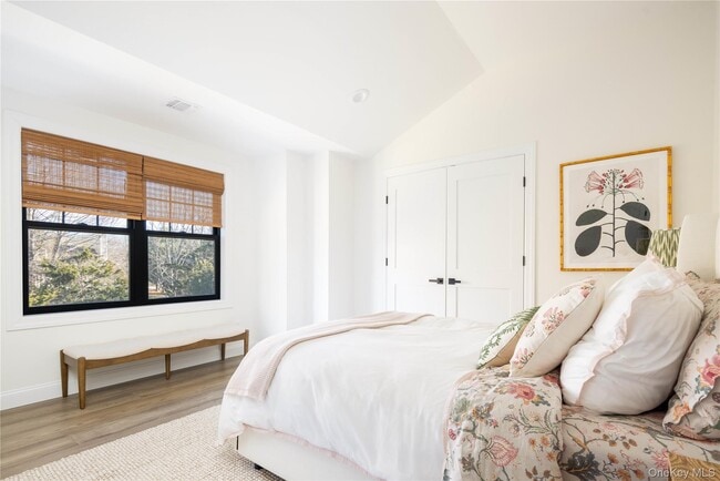 Building Photo - 242 Maple Ln